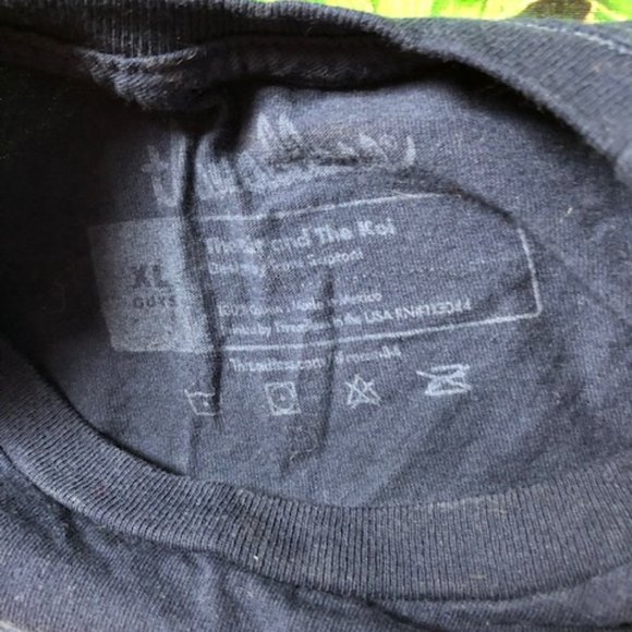 Threadless, cat vs. koi, XL T-shirt - Picture 3 of 3